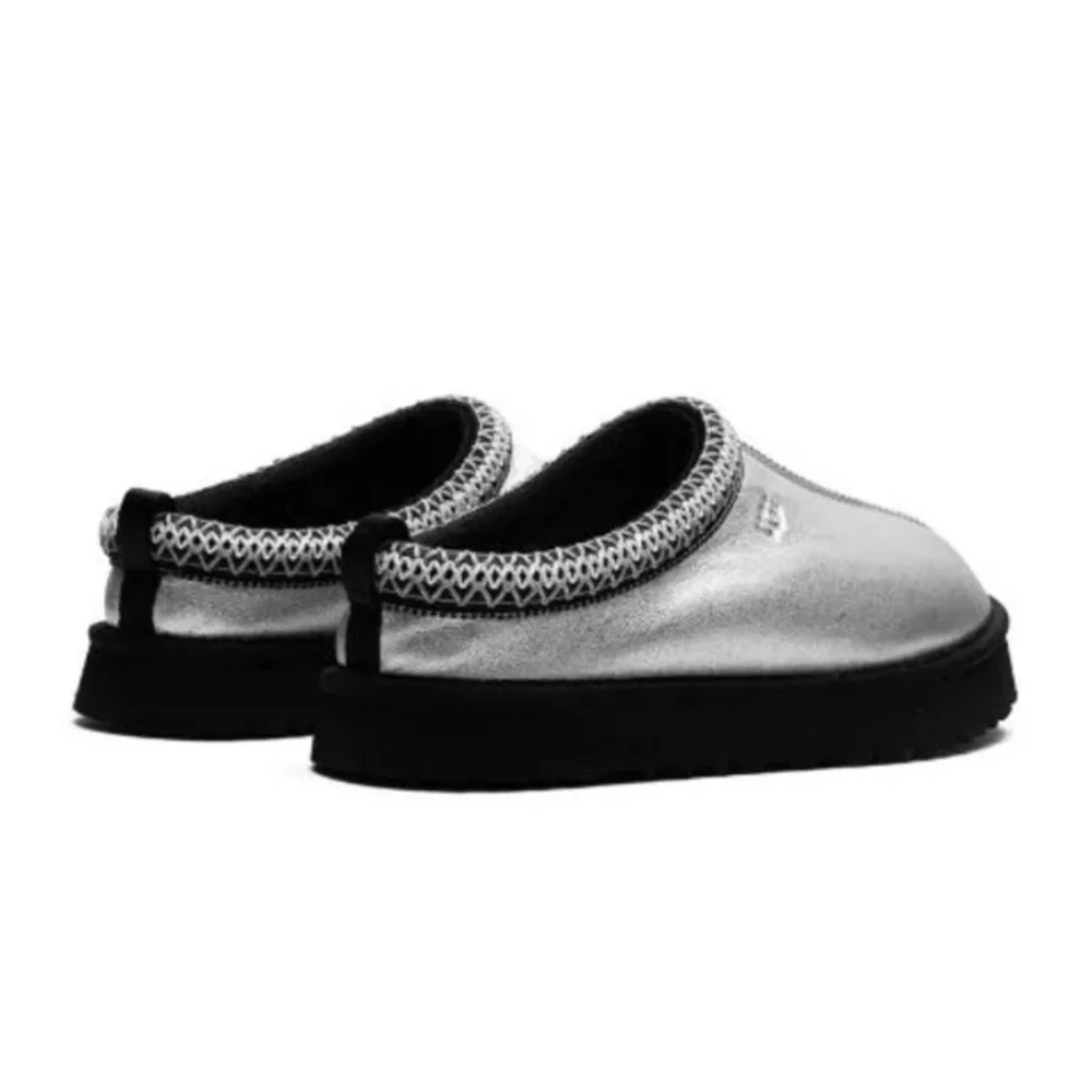 NEW UGG Unisex Kids Silver Slip-On Shoes Size 4